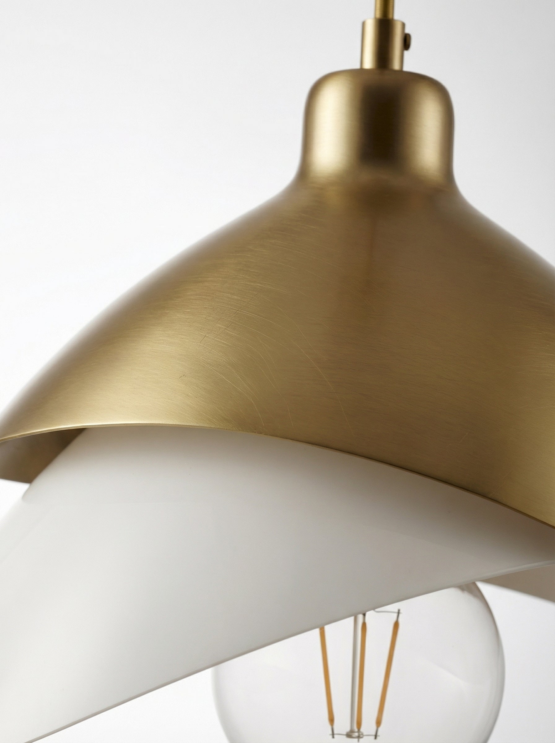 Arvia Tekli Sarkıt Avize – Eskitme Gold & Beyaz Metal, Modern Dekoratif Aydınlatma
